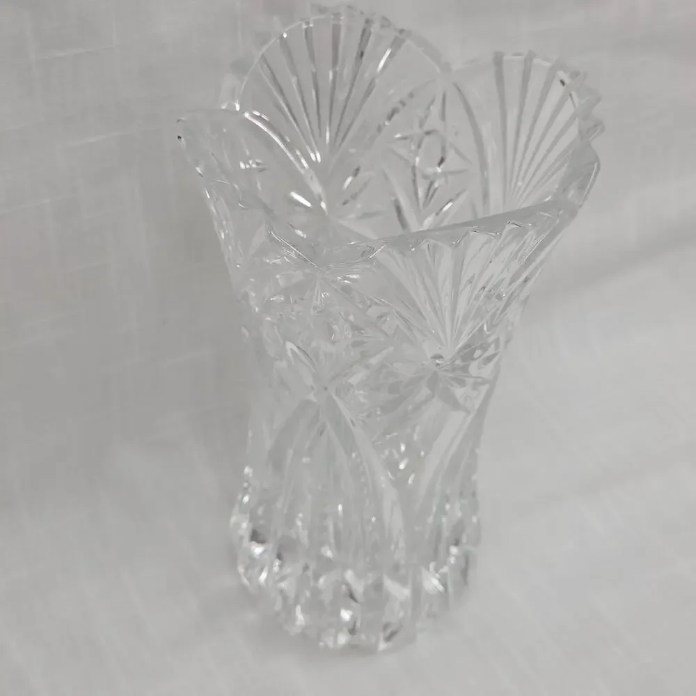 Vintage Clear Cut Glass Crystal Vase Starburst Fan Pattern Scalloped Rim 6”